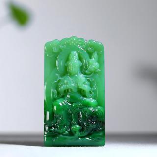 碧玉带黑皮老料色呈鲜绿手工精细雕刻