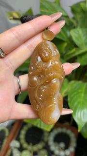 和田玉糖白玉挂件观音,且末金山糖,糖色艳丽,玉质细腻